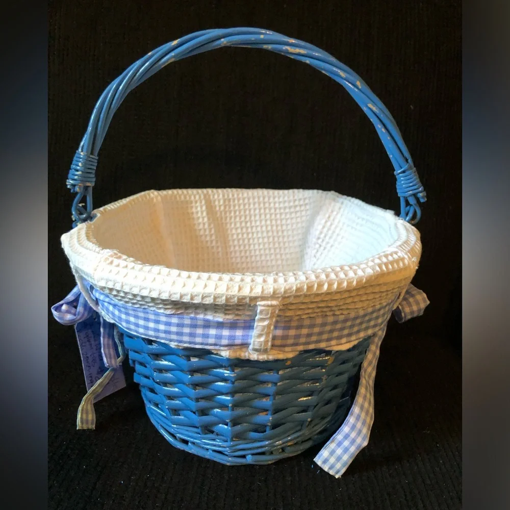 10936 VINTAGE Blue Wicker Basket With White Basket Liner Gingham Bows